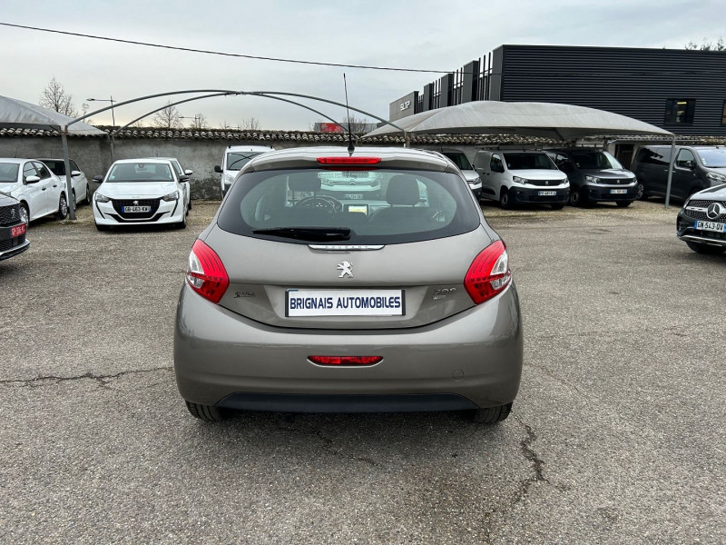 Photo 5 de l'offre de PEUGEOT 208 1.6 E-HDI FAP ACTIVE 5P à 8900€ chez Brignais automobiles