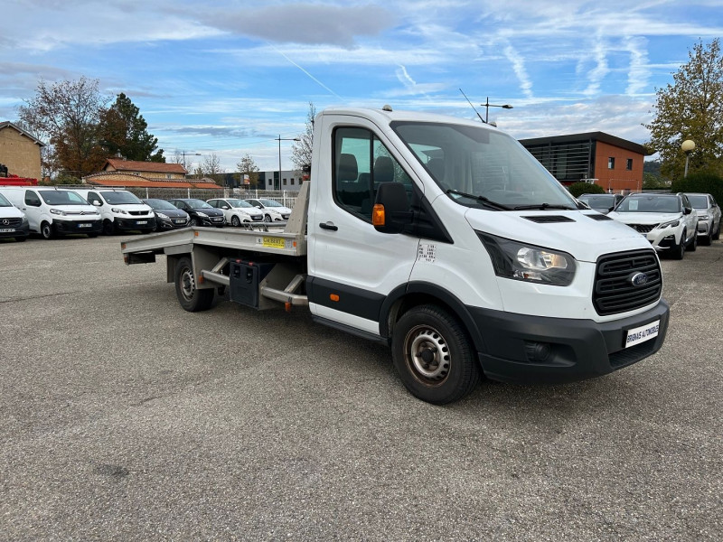 Photo 1 de l'offre de FORD TRANSIT 2T CCB PORTE-VOITURE P350 L4 2.0   130CH  AMBIENTE à 28680€ chez Brignais automobiles