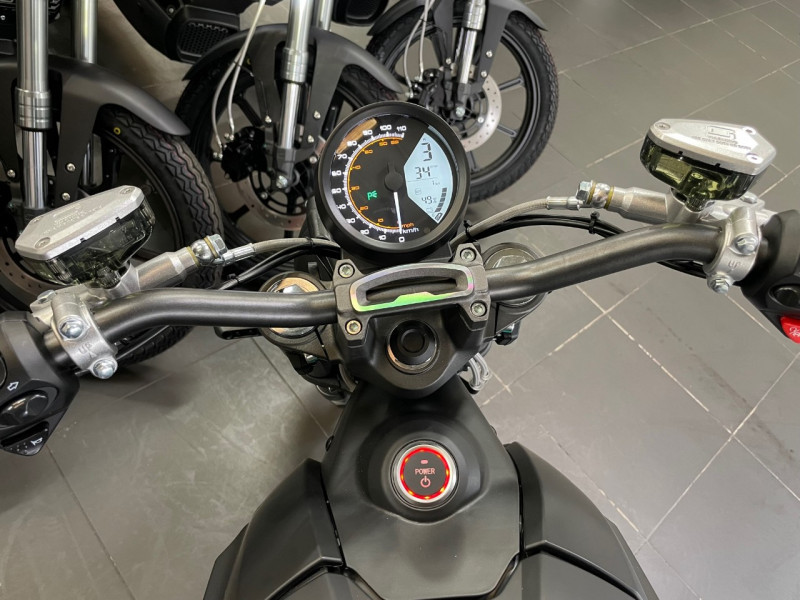 Photo 6 de l'offre de SUPER SOCO TC MAX TC MAX FULL BLACK à 5990€ chez LTA Trading