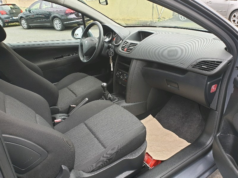 Photo 8 de l'offre de PEUGEOT 207 1.4 3P à 6290€ chez Vianor occasions