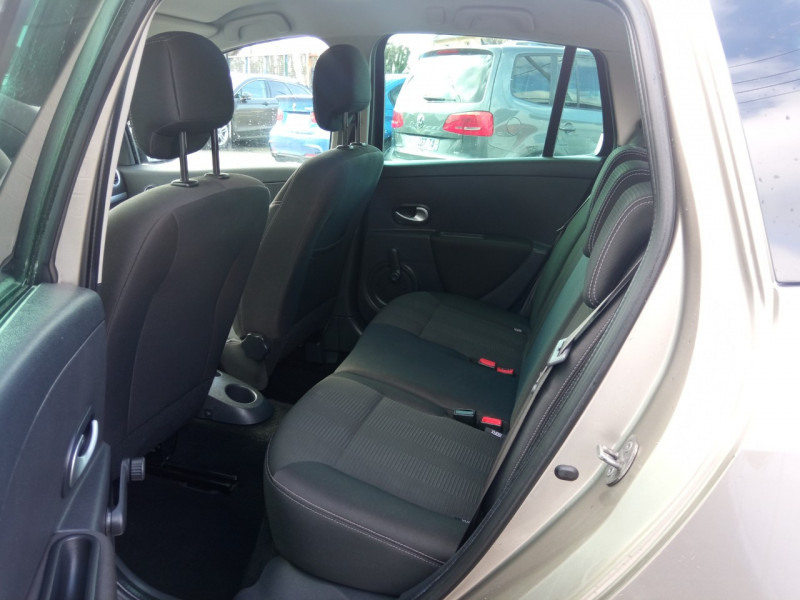 Photo 7 de l'offre de RENAULT CLIO III ESTATE 1.5 DCI 70CH EXPRESSION à 5490€ chez Vianor occasions