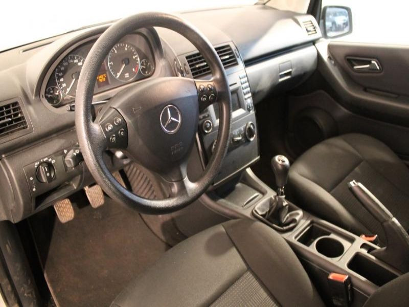 Photo 3 de l'offre de MERCEDES-BENZ CLASSE A 180 CDI CLASSIC 5P à 7990€ chez Vianor occasions