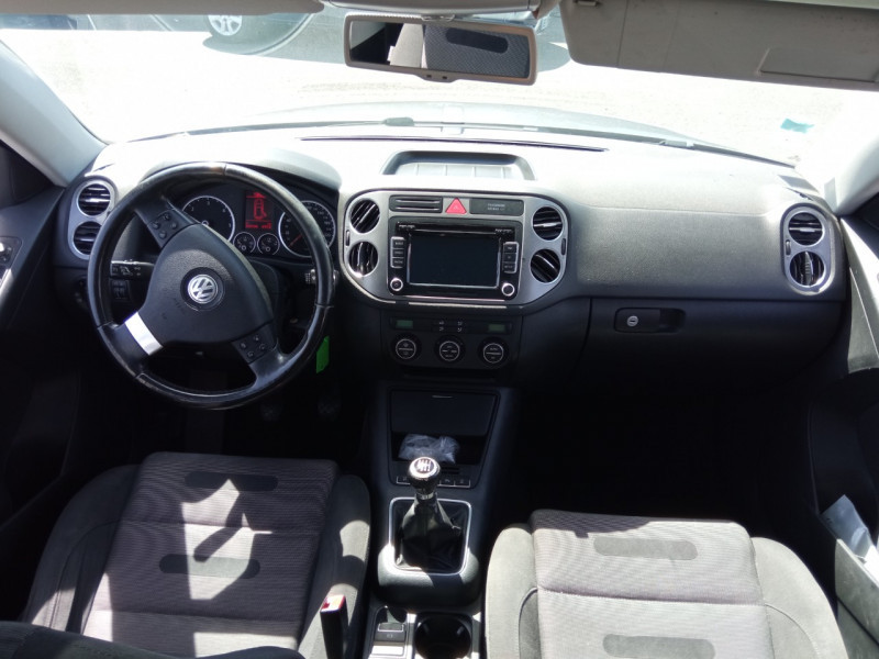 Photo 10 de l'offre de VOLKSWAGEN TIGUAN 2.0 TDI 140CH BLUEMOTION FAP à 8990€ chez Vianor occasions