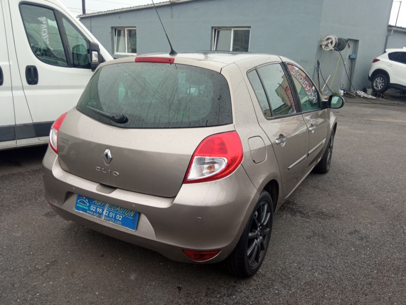 Photo 2 de l'offre de RENAULT CLIO III 1.5 DCI 105 EXCEPTION à 6490€ chez Vianor occasions