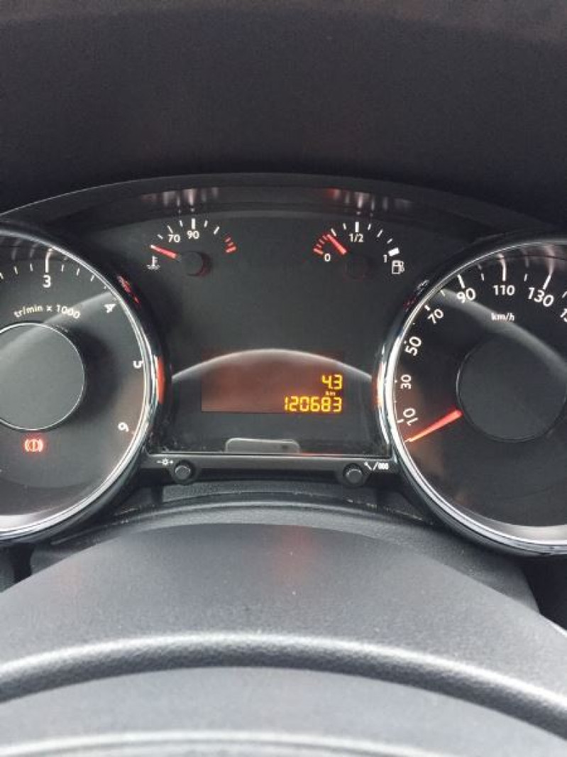 Photo 9 de l'offre de PEUGEOT 3008 1.6 HDI 110 à 7990€ chez Vianor occasions