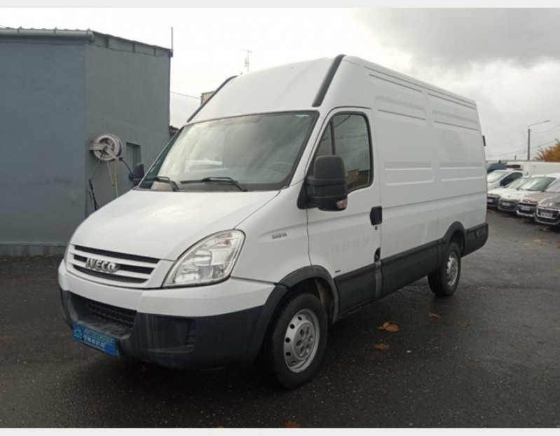 Photo 1 de l'offre de IVECO DAILY 35S FG 35S 14V12 à 12990€ chez Vianor occasions