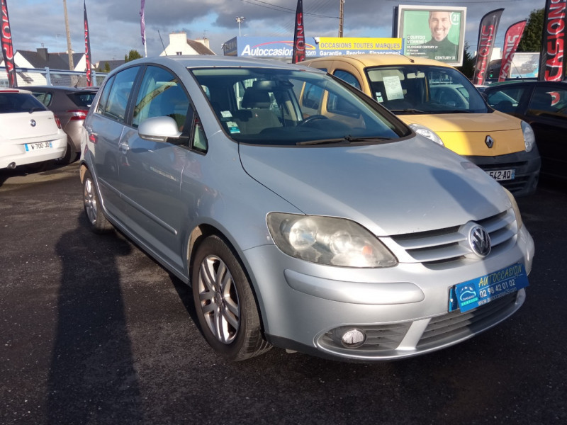 Photo 2 de l'offre de VOLKSWAGEN GOLF PLUS 1.9 TDI 105CH CONFORT à 5490€ chez Vianor occasions