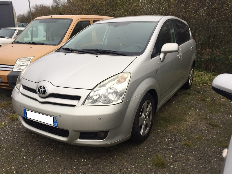Photo 1 de l'offre de TOYOTA COROLLA VERSO 136 D-4D TECHNO 7 PLACES à 4490€ chez Vianor occasions