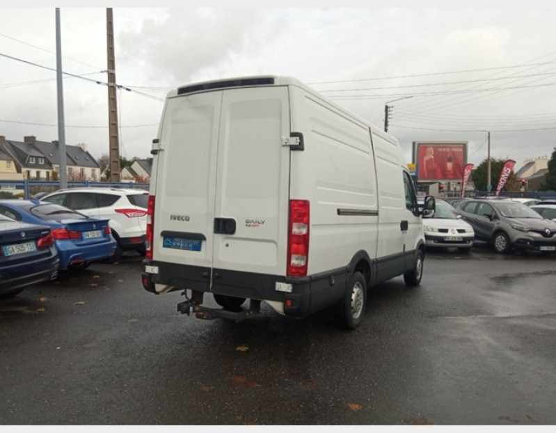 Photo 4 de l'offre de IVECO DAILY 35S FG 35S 14V12 à 12990€ chez Vianor occasions