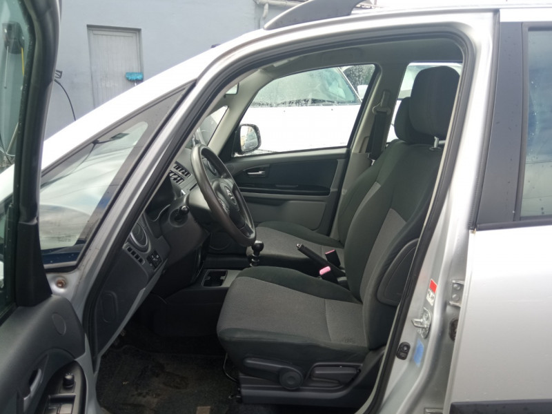 Photo 5 de l'offre de SUZUKI SX4 1.6 DDIS GL à 5490€ chez Vianor occasions