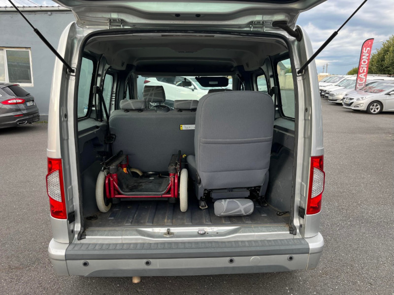 Photo 7 de l'offre de FORD TOURNEO CONNECT TPMR 1.8 TDCI 90CH FAP TREND EURO5 à 14990€ chez Vianor occasions