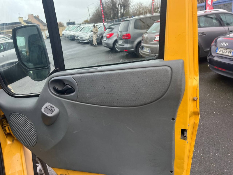 Photo 7 de l'offre de FORD TRANSIT CCB 350M 2.2 TDCI 115CH EMPATTEMENT 3.5M à 10990€ chez Vianor occasions