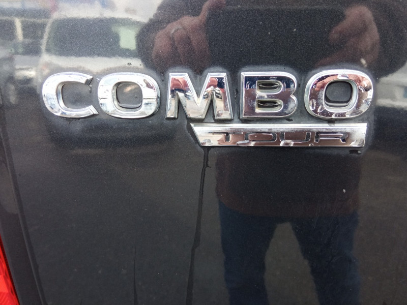 Photo 18 de l'offre de OPEL COMBO TOUR 1.6 CDTI 105CH COSMO L1H1 START&STOP à 11990€ chez Vianor occasions