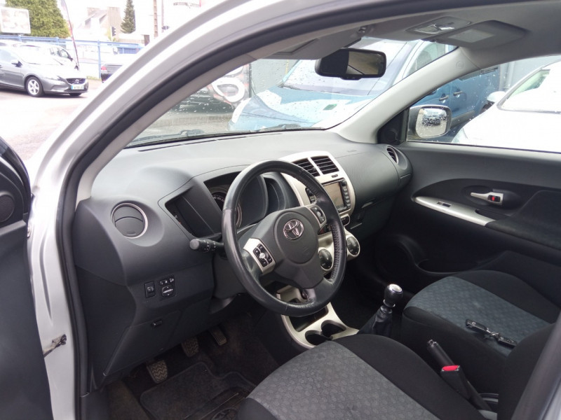 Photo 10 de l'offre de TOYOTA URBAN CRUISER 90 D-4D LIFE 2WD à 9490€ chez Vianor occasions