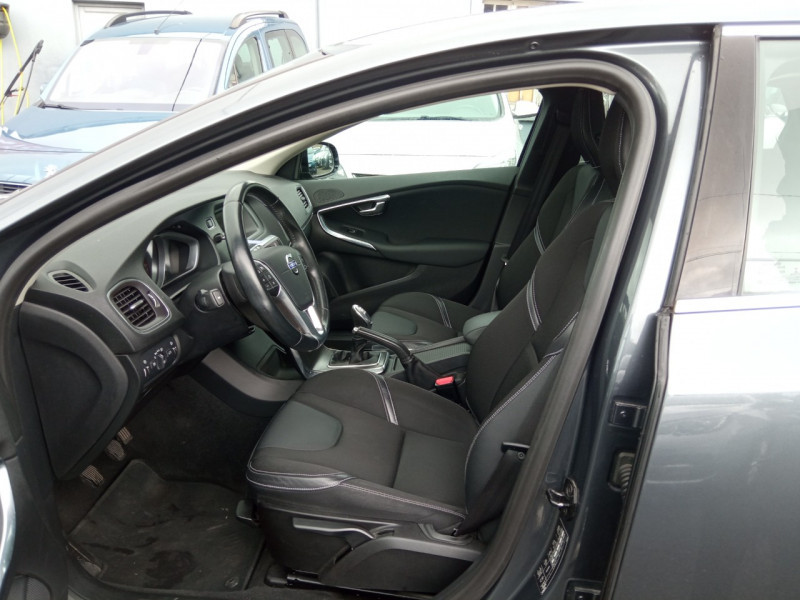 Photo 9 de l'offre de VOLVO V40 D2 115CH START&STOP KINETIC à 10490€ chez Vianor occasions