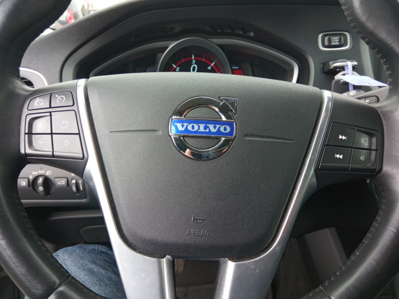 Photo 13 de l'offre de VOLVO V40 D2 115CH START&STOP KINETIC à 10490€ chez Vianor occasions