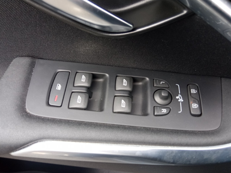 Photo 14 de l'offre de VOLVO V40 D2 115CH START&STOP KINETIC à 10490€ chez Vianor occasions