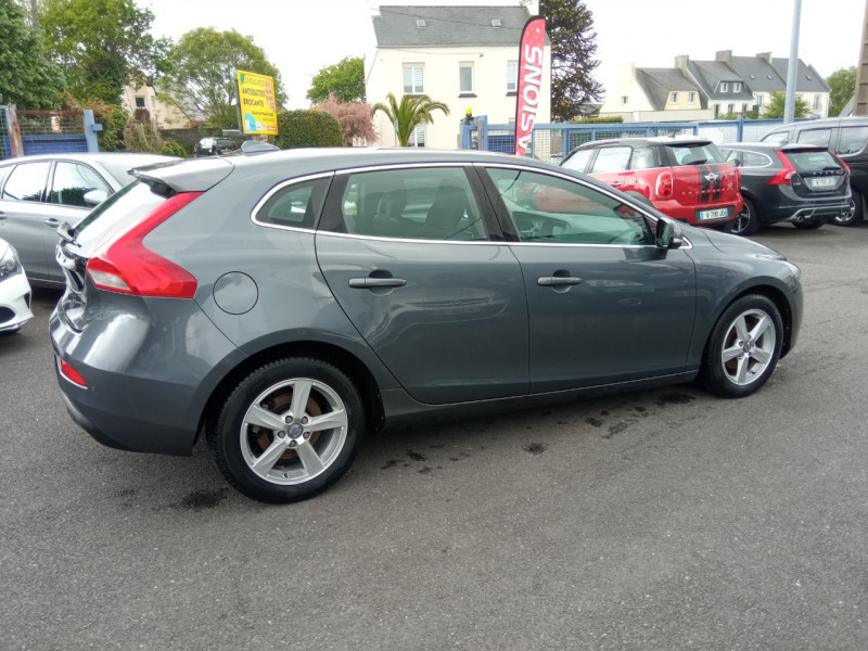 Photo 4 de l'offre de VOLVO V40 D2 115CH START&STOP KINETIC à 10490€ chez Vianor occasions
