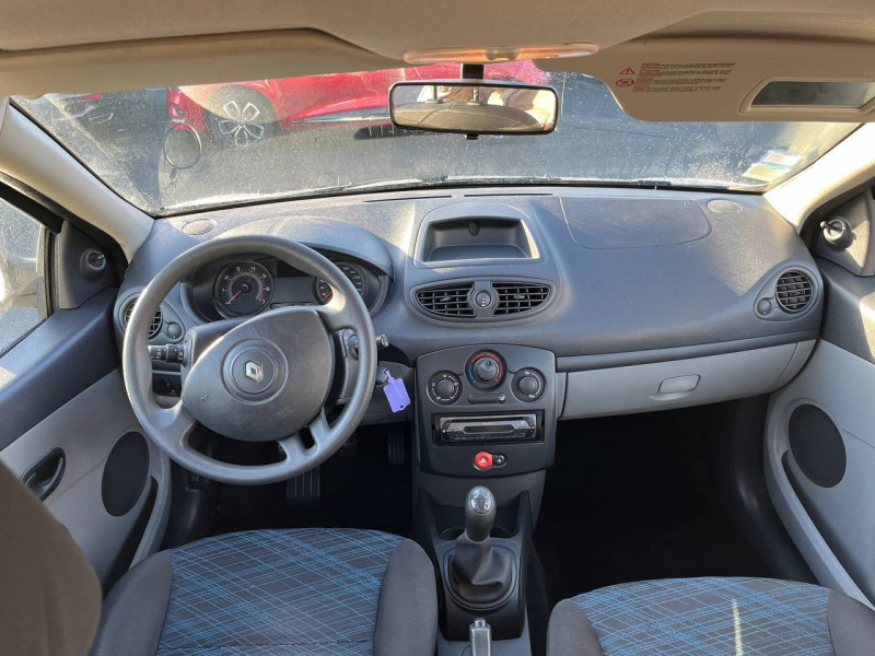Photo 10 de l'offre de RENAULT CLIO III 1.2 16V 75CH AUTHENTIQUE 5P à 7490€ chez Vianor occasions