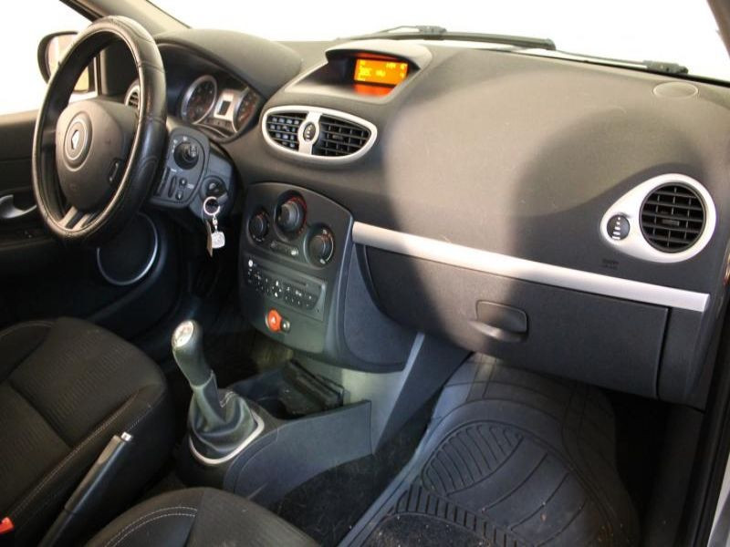 Photo 5 de l'offre de RENAULT CLIO ESTATE 1.5 DCI 85 DYNAMIQUE à 5490€ chez Vianor occasions
