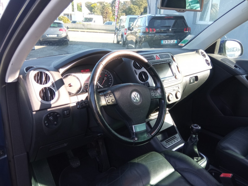 Photo 10 de l'offre de VOLKSWAGEN TIGUAN 2.0 TDI 140CH FAP CARAT 4MOTION à 7490€ chez Vianor occasions