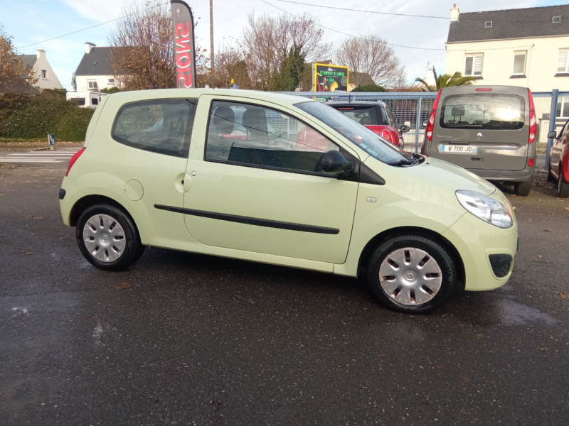 Photo 4 de l'offre de RENAULT TWINGO II 1.2 LEV 16V 75CH EXPRESSION à 4990€ chez Vianor occasions