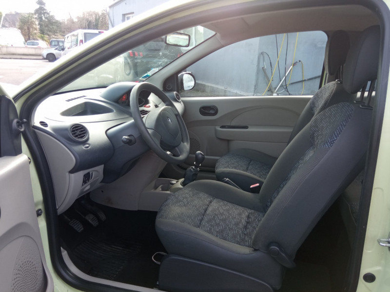 Photo 9 de l'offre de RENAULT TWINGO II 1.2 LEV 16V 75CH EXPRESSION à 4990€ chez Vianor occasions