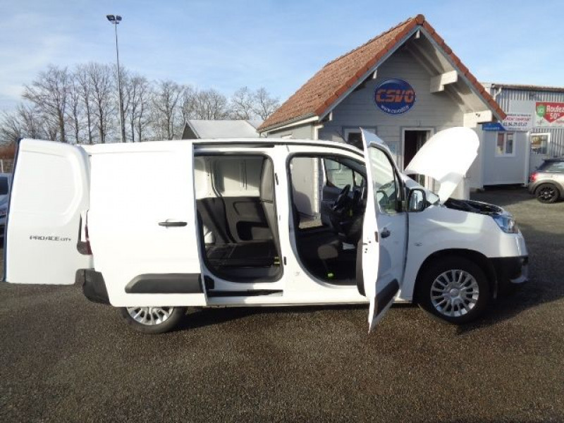 Photo 15 de l'offre de TOYOTA PROACE CITY MEDIUM 110 VVT-I BUSINESS RC21 à 22990€ chez CSVO