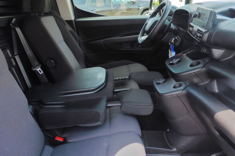 Photo 10 de l'offre de CITROEN BERLINGO EAT8 XL 950KG BLUEHDI 130 S&S WORKER EAT8 à 22460€ chez CSVO