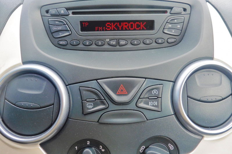Photo 5 de l'offre de FORD KA 1.2 69CH STOP&START TITANIUM à 7990€ chez CSVO