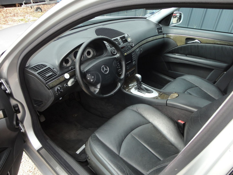 Photo 2 de l'offre de MERCEDES-BENZ CLASSE E 270 CDI AVANTGARDE BA à 3500€ chez TPL AUTO