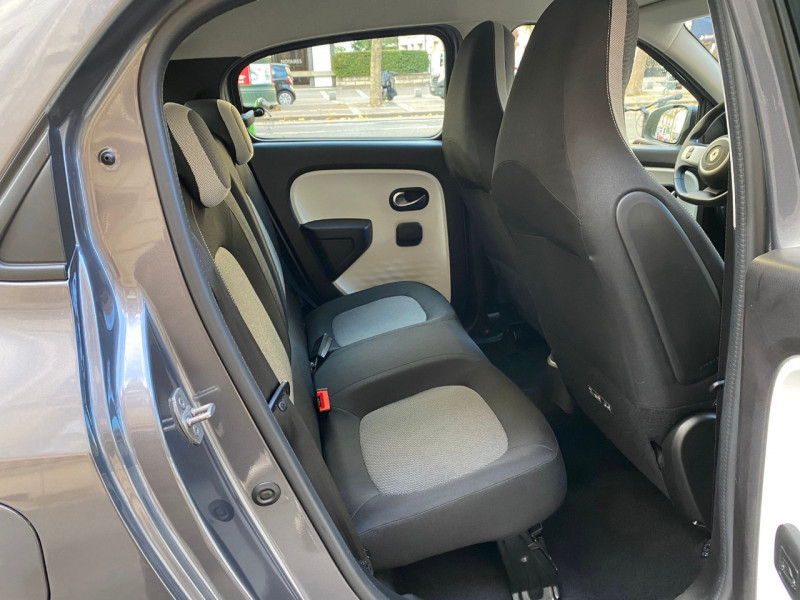Photo 11 de l'offre de RENAULT TWINGO III 0.9 TCE 95CH ZEN - 20 à 11990€ chez Iptrans Auto Paris