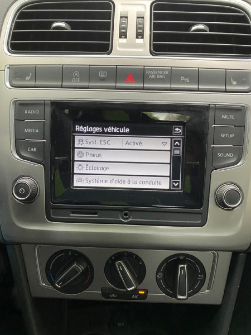 Photo 24 de l'offre de VOLKSWAGEN POLO 1.2 TSI 90CH BLUEMOTION TECHNOLOGY CONFORTLINE 3P à 10990€ chez Iptrans Auto Paris