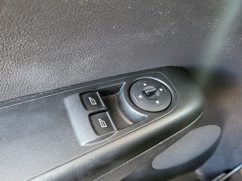 Photo 14 de l'offre de FORD TOURNEO COURIER 1.5 TD 75CH AMBIENTE EURO6 à 11290€ chez L'Automobile Jérôme BATHIARD