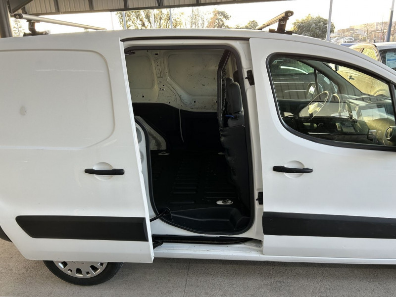 Photo 5 de l'offre de CITROEN BERLINGO 1.6 HDI 90CV 3 PLACES à 10788€ chez L'Automobile Jérôme BATHIARD