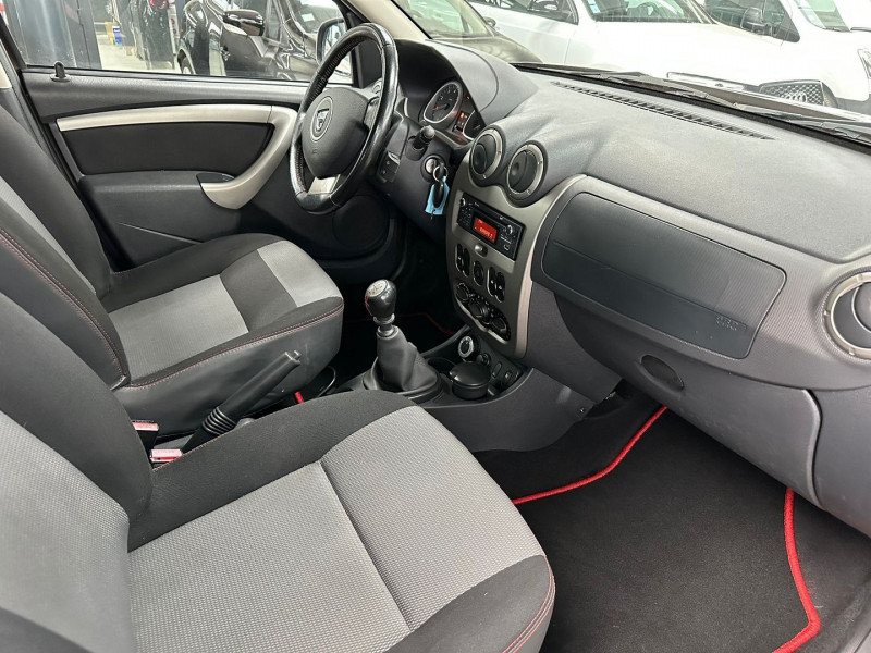 Photo 4 de l'offre de DACIA DUSTER 1.6 16V 105CH AMBIANCE 4X4 BVM6 à 11790€ chez L'Automobile Jérôme BATHIARD