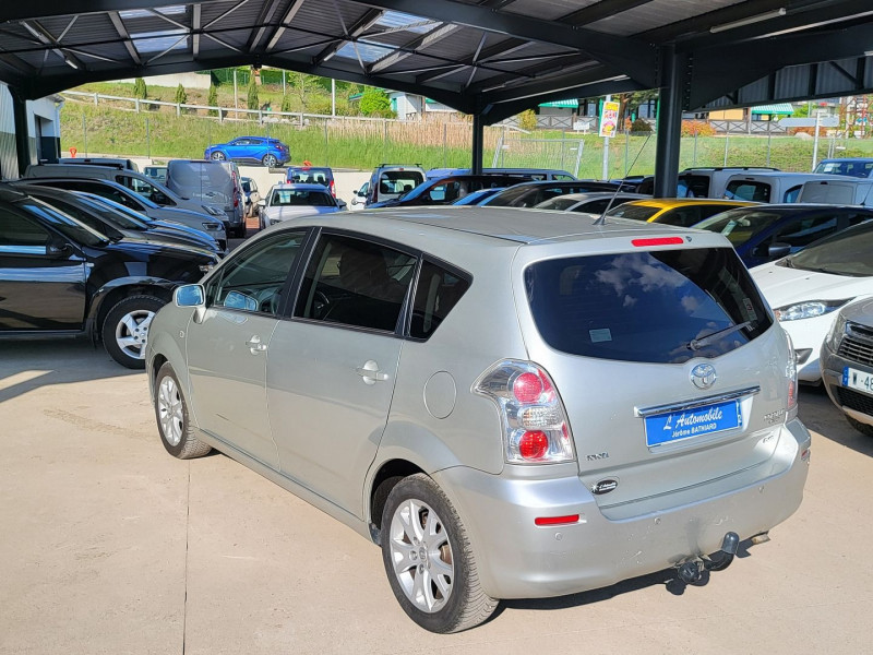 Photo 14 de l'offre de TOYOTA COROLLA VERSO 136 D-4D LUNA PACK 5 PLACES à 7290€ chez L'Automobile Jérôme BATHIARD