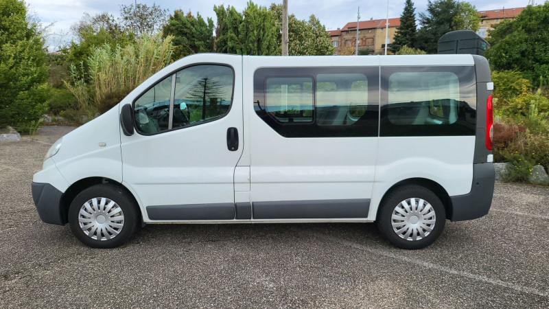 Photo 13 de l'offre de RENAULT TRAFIC II PASSENGER 2.0 DCI 90CH EXPRESSION à 16290€ chez L'Automobile Jérôme BATHIARD