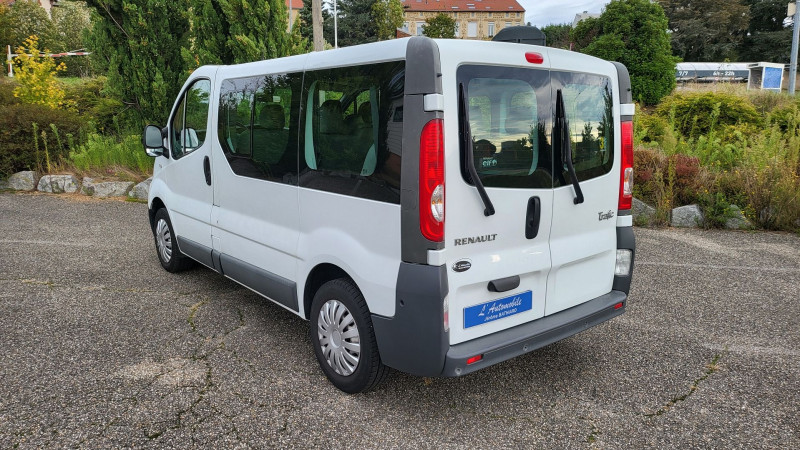 Photo 7 de l'offre de RENAULT TRAFIC II PASSENGER 2.0 DCI 90CH EXPRESSION à 16290€ chez L'Automobile Jérôme BATHIARD