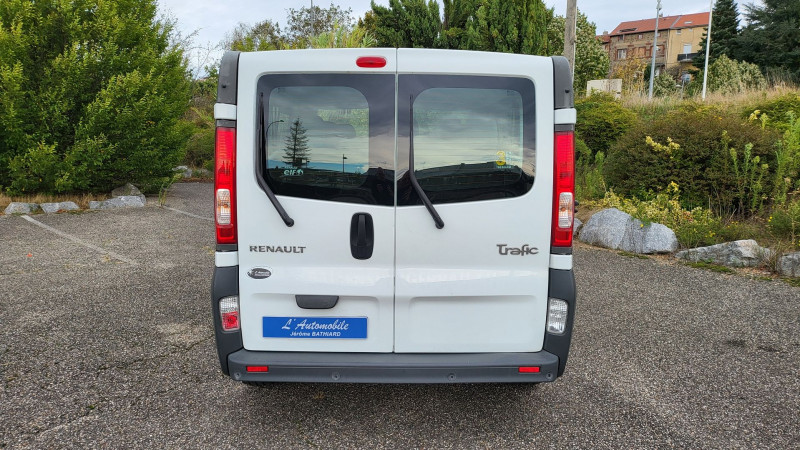 Photo 6 de l'offre de RENAULT TRAFIC II PASSENGER 2.0 DCI 90CH EXPRESSION à 16290€ chez L'Automobile Jérôme BATHIARD