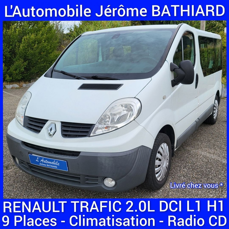 Photo 1 de l'offre de RENAULT TRAFIC II PASSENGER 2.0 DCI 90CH EXPRESSION à 16290€ chez L'Automobile Jérôme BATHIARD