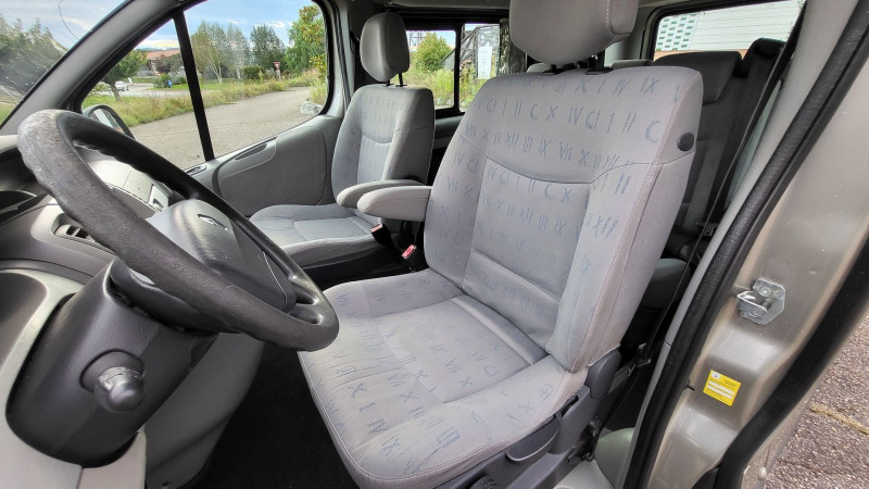 Photo 15 de l'offre de RENAULT TRAFIC II GENERATION L1H1 1000 2.0 DCI 115CH EVADO à 18290€ chez L'Automobile Jérôme BATHIARD