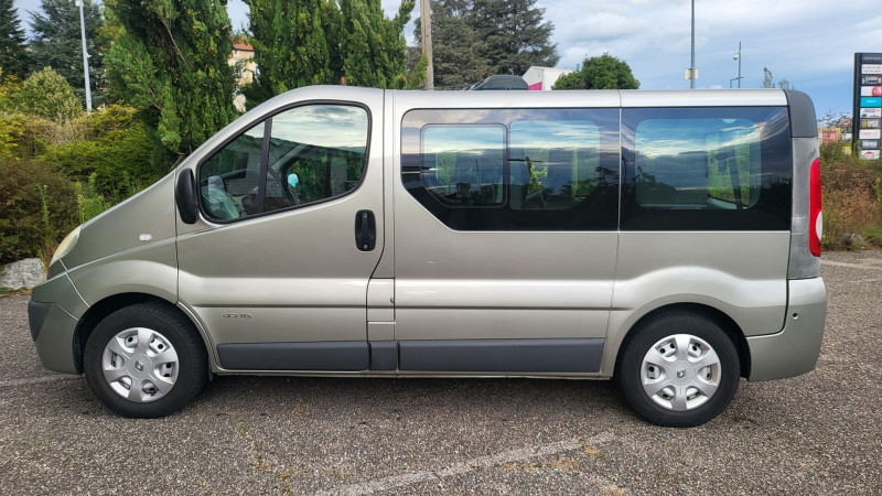 Photo 13 de l'offre de RENAULT TRAFIC II GENERATION L1H1 1000 2.0 DCI 115CH EVADO à 18290€ chez L'Automobile Jérôme BATHIARD