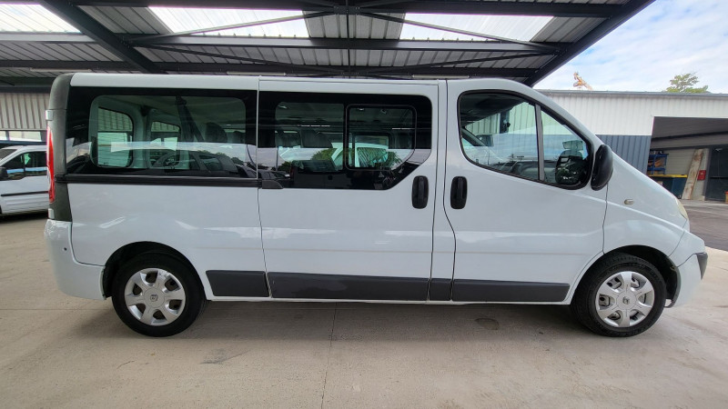 Photo 9 de l'offre de RENAULT TRAFIC II PASSENGER 2.0 DCI 90CH GRAND AUTHENTIQUE à 17990€ chez L'Automobile Jérôme BATHIARD