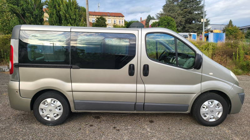 Photo 9 de l'offre de RENAULT TRAFIC II GENERATION L1H1 1000 2.0 DCI 115CH EVADO à 18290€ chez L'Automobile Jérôme BATHIARD