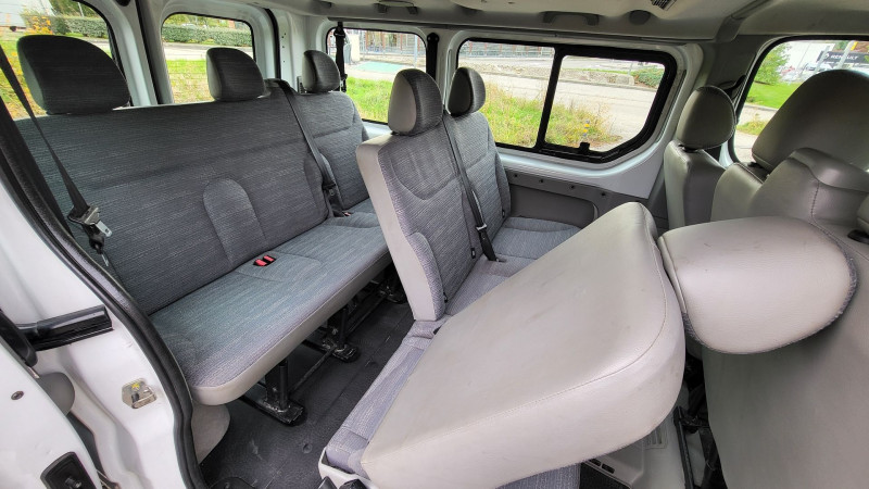 Photo 18 de l'offre de RENAULT TRAFIC II PASSENGER 2.0 DCI 90CH EXPRESSION à 16290€ chez L'Automobile Jérôme BATHIARD