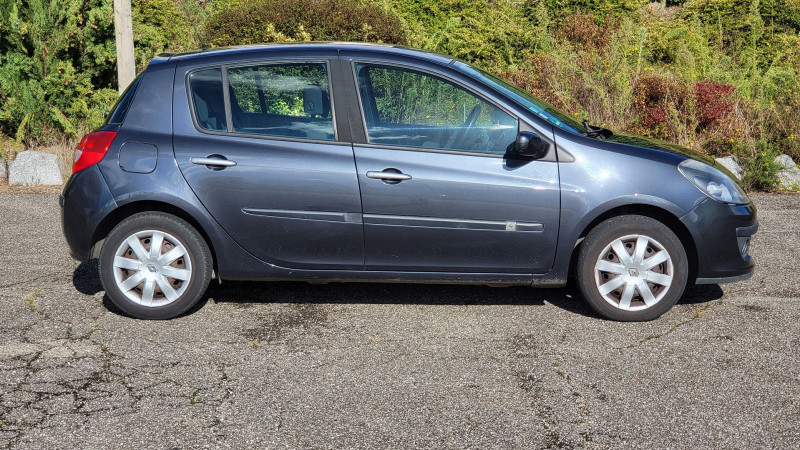 Photo 9 de l'offre de RENAULT CLIO III 1.5 DCI 85CH EXCEPTION 2 5P à 7290€ chez L'Automobile Jérôme BATHIARD