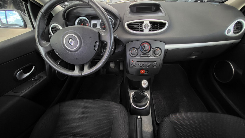 Photo 14 de l'offre de RENAULT CLIO III 1.5 DCI 85CH EXCEPTION 2 5P à 7290€ chez L'Automobile Jérôme BATHIARD