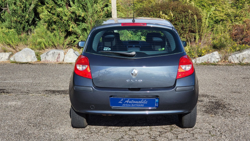 Photo 11 de l'offre de RENAULT CLIO III 1.5 DCI 85CH EXCEPTION 2 5P à 7290€ chez L'Automobile Jérôme BATHIARD