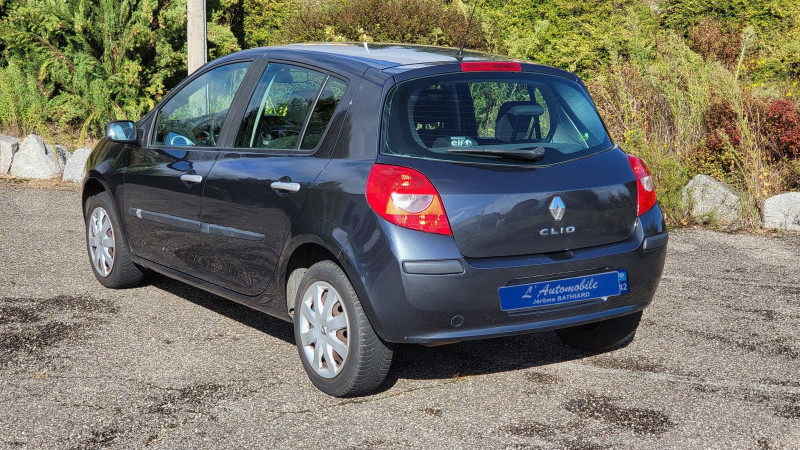 Photo 12 de l'offre de RENAULT CLIO III 1.5 DCI 85CH EXCEPTION 2 5P à 7290€ chez L'Automobile Jérôme BATHIARD